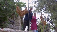 مسلسل ضيعة ضايعة – الجزء الأول ـ الحلقة 18 الثامنة عشر كاملة HD – الضيوف